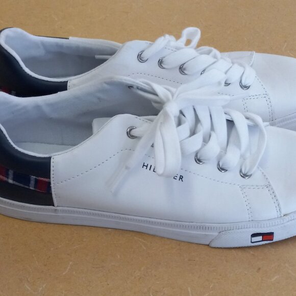 Tommy Hilfiger Mens 9.5 - Picture 2 of 7